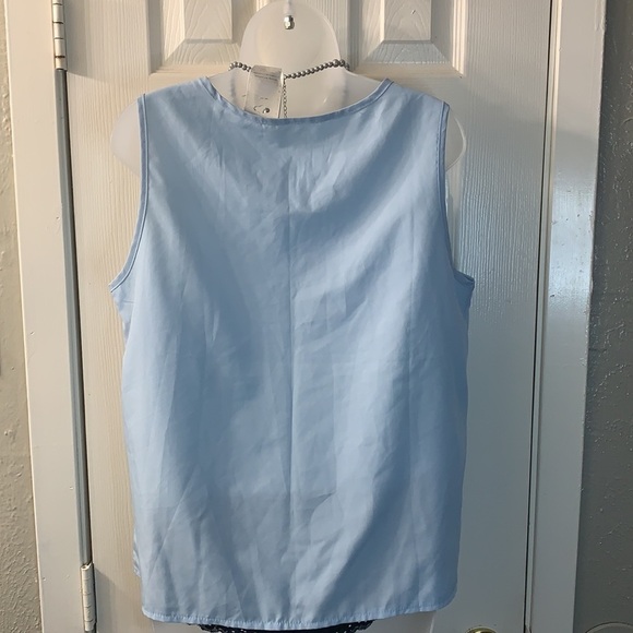 SLEEVELESS TOP BUNDLE (3) - Picture 9 of 11